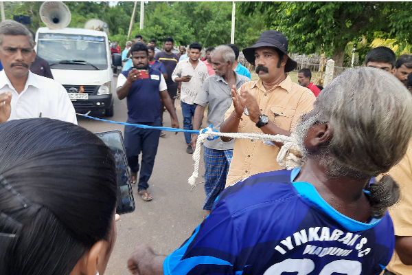 உலக சாதனை படைத்த யாழ்ப்பாணத்தவர் (படங்கள்) | Jaffna Thiruchelvam World Record