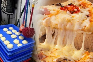 பீட்சா  மாவு மீது  கழிவறை சுத்தம் செய்யும் மாப்; அதிர்ச்சியில்  நெட்டிசன்கள்