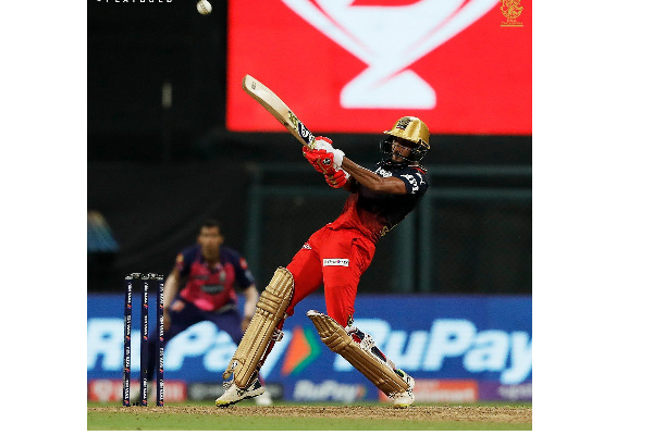 ராஜஸ்தான் அணியை அலறவிட்ட தினேஷ் கார்த்தி ஷாபஸ்.. பரபரப்பான ஆட்டத்தில் ஆர்சிபி வெற்றி | Ipl 2022 Rcb Win Rr 4 Wickets In 13Th League Tamil