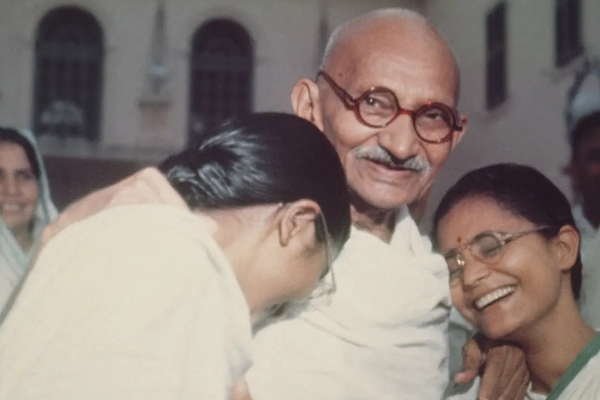 மகாத்மாவின் மறுபக்கம்.. வரலாற்றில் மறைக்கப்பட்ட திடுக்கிடும் உண்மைகள் | Mahatma Gandhi Celibacy Test History மகாத்மாவின் மறுபக்கம்.. வரலாற்றில் மறைக்கப்பட்ட திடுக்கிடும் உண்மைகள் | Mahatma Gandhi Celibacy Test History