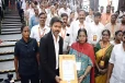 கர்ப்பிணி பெண்ணுக்காக கீழே இறங்கி வந்த முதலமைச்சர் விஜய்!