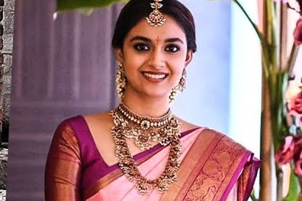 கீர்த்தி சுரேஷுக்கு திருமண நிச்சயதார்த்தம் முடிந்ததா? மூதாதையர் வீட்டுக்கு போனது இதுக்குத்தானா... | Rumour About Keerthi Suresh Marriage And Engaged