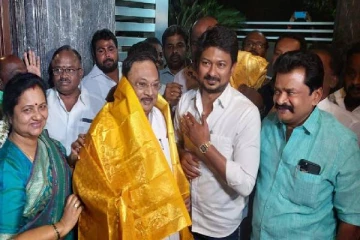 மீண்டும் திமுகவில் மு.க.அழகிரி...திடீரென பெரியப்பாவை சந்தித்த அமைச்சர் உதயநிதி!!