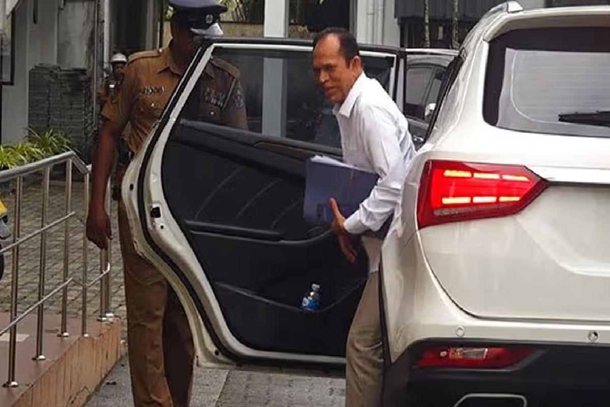 இலஞ்ச ஊழல் விசாரணை ஆணைக்குழுவில் ஹிஸ்புல்லாஹ் எம்.பி | Mp Hizbullah Investigate F Bribery Or Corruption