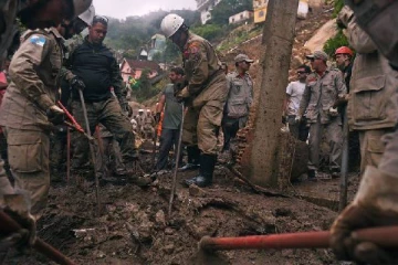 பிரேசில் வெள்ளத்தில் சிக்கி 146 பேர் உயிரிழப்பு: சிக்கலில் மீட்பு படையினர்!