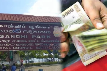 மட்டக்களப்பு காந்தி பூங்காவில் தலைக்கவசம் பாதுகாக்க என கூறி சட்டவிரோதமாக பணம் வசூலிப்பு