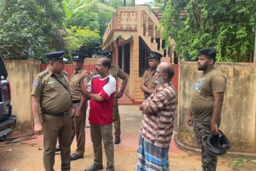 யாழ்.வீடொன்றில் வெளிநாட்டு பண உதவியுடன் மர்ம கும்பல் தாக்குதல்(Video)