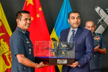 சீனாவால் இலங்கைக்கு வழங்கி வைக்கப்பட்ட இரு விமானங்கள்
