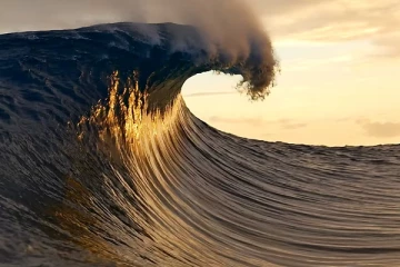 விண்ணை தொடுவது போன்ற பிரம்மாண்ட கடல் அலை; வைரலாகும் காணொளி!