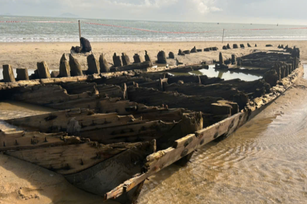 வியட்நாமில் புயலால் வெளிப்பட்ட புதையல்; பல நூற்றாண்டு பழமையான கப்பல் சிதைவுகள் | Typhoon Kalmaegi Vietnam Centuries Old Shipwrecks