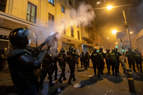 பெருவில் வெடித்த கலவரத்தில் 20 பே பலி | 20 Killed In Riots In Peru