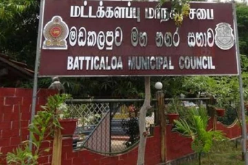 மட்டக்களப்பு மாநகர சபையில் சேவை பெறச் சென்ற மக்களை திருப்பி அனுப்பிய அதிகாரிகள்