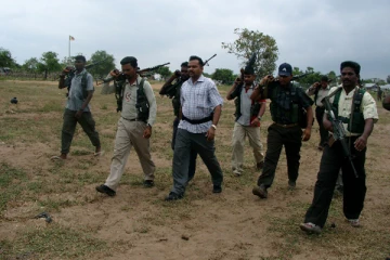 விடுதலைப் புலிகள் - கருணா அணியினருக்கு இடையில் சண்டை நடைபெறுவதற்கு சற்று முன்னர் நடந்தது என்ன?