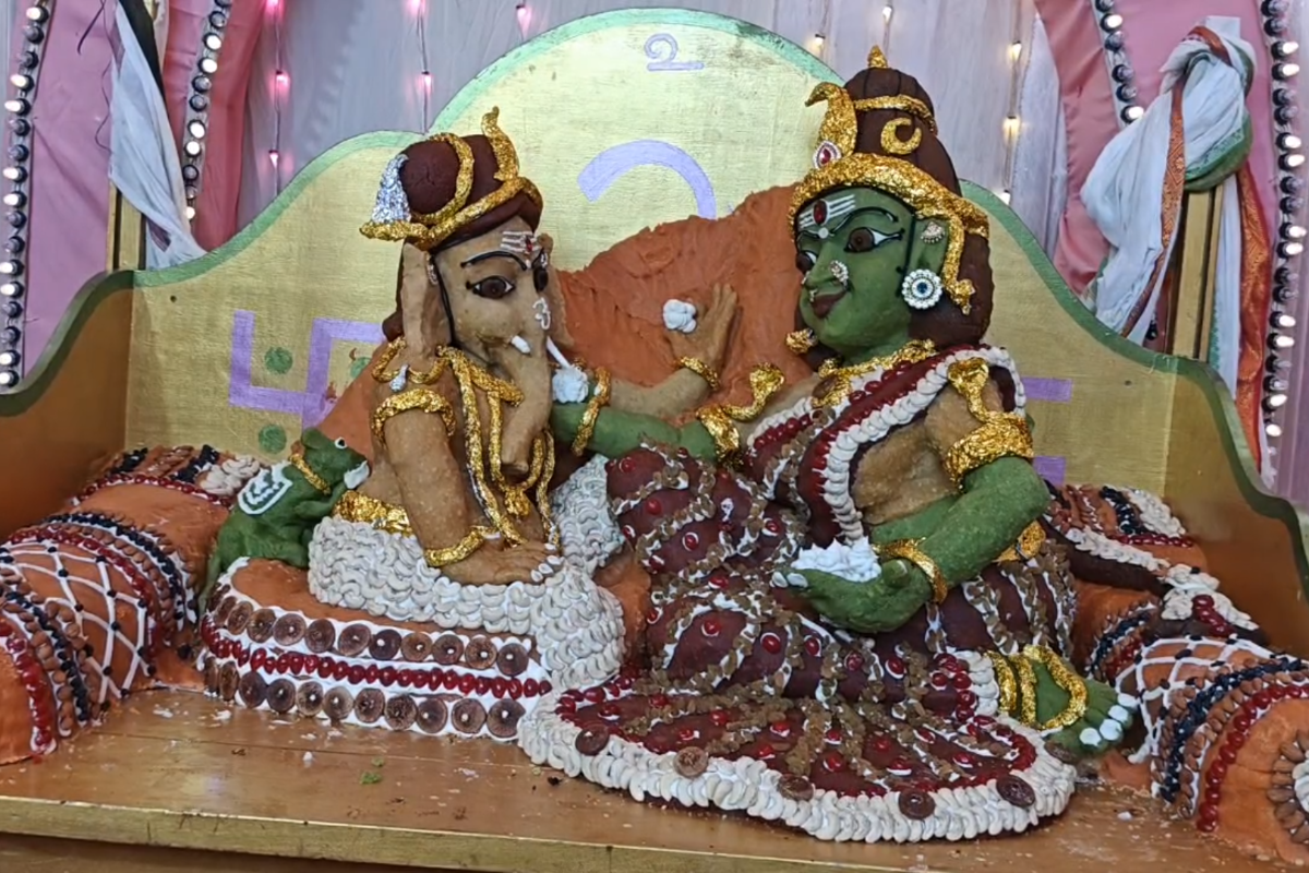 சதுர்த்தியில் 601 கிலோ பிரம்மாண்ட லட்டு ; வியக்கவைத்த விநாயகர் | 601 Kilo Giant Laddu At Chaturthi Festival