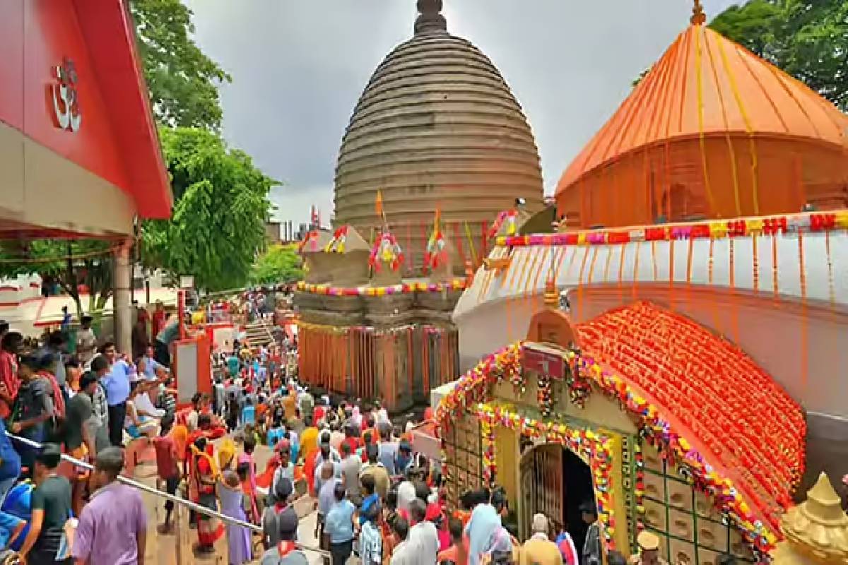 மாதவிடாயை புனிதமாக கருதும் இந்தியக் கோவில்! யோனி வடிவில் அருள்பாலிக்கும் தேவி! | The Kamakya Temple History Goddess Menstruation மாதவிடாயை புனிதமாக கருதும் இந்தியக் கோவில்! யோனி வடிவில் அருள்பாலிக்கும் தேவி! | The Kamakya Temple History Goddess Menstruation