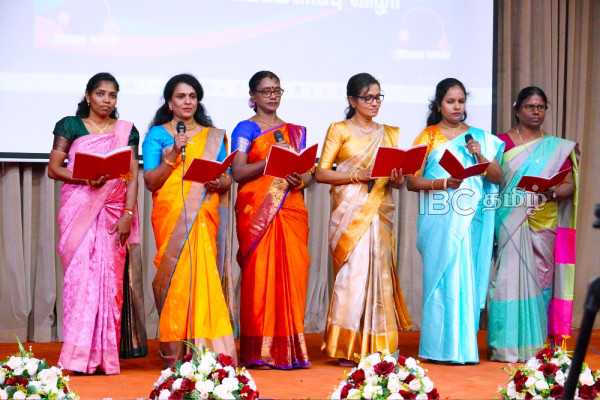 தொடர்பாடல் இடைவெளியை குறைக்க மேலதிக மொழி அறிவு அவசியம் : வடக்கு ஆளுநர் சுட்டிக்காட்டு | Additional Language Knowledge Is Necessary