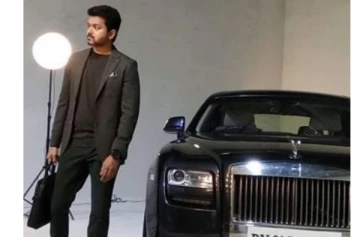 விஜய் சொகுசு கார் இறக்குமதி விவகாரம் ; எந்த ஒரு நடவடிக்கையும் எடுக்க வேண்டாம் - சென்னை உயர் நீதிமன்றம் உத்தரவு