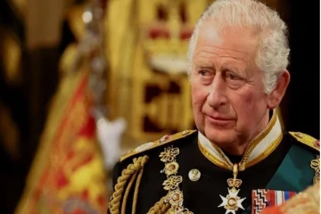 இங்கிலாந்து மன்னருக்கு தயாராகும் 700 ஆண்டுகள் பழமை வாய்ந்த சிம்மாசனம்!