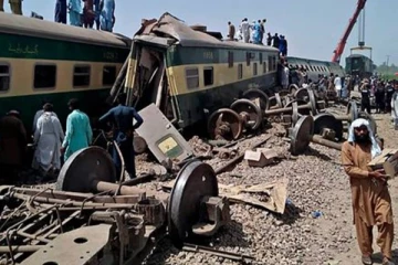 2 ரயில் நேருக்கு நேர் மோதி பயங்கர விபத்து.. பலி எண்ணிக்கை 63 ஆக உயர்வு!