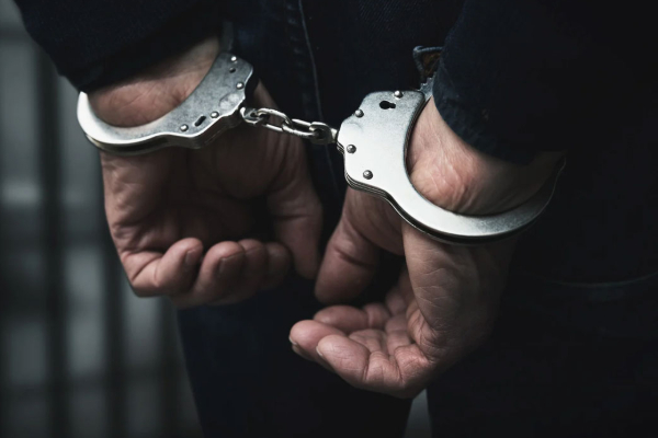 பார்க்கிங் பணம் வசூலித்த மூவர் கைது | Three Arrested For Collecting Parking Fees