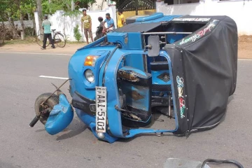 கல்முனை பிரதான வீதியில் விபத்து: - ஒருவர் படுகாயம்