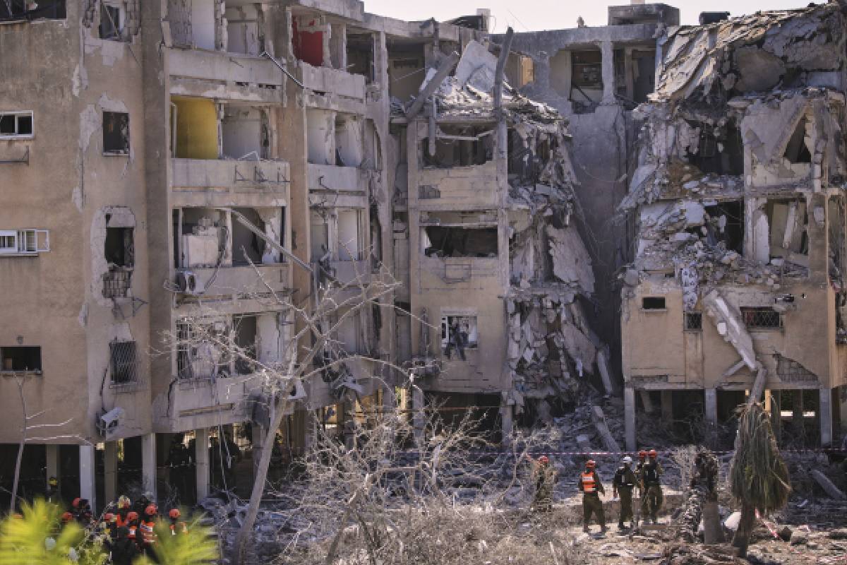 ஈரான் மீது வான்வழித் தாக்குதல் ; 9 மருத்துவமனைகள் மீது தாக்குதல் குற்றச்சாட்டு | Airstrikes On Iran 9 Hospitals Targeted ஈரான் மீது வான்வழித் தாக்குதல் ; 9 மருத்துவமனைகள் மீது தாக்குதல் குற்றச்சாட்டு | Airstrikes On Iran 9 Hospitals Targeted