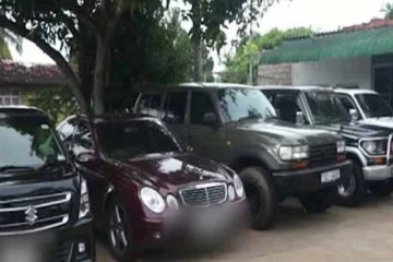 வீடொன்றில் இருந்து மீட்கப்பட்ட 3 சொகுசு வாகனங்கள்! கைதான பெண் உட்பட மூவர்