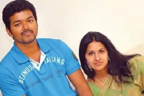 விஜய், சங்கீதா திருமணம்.. ஷாலினியுடன் வந்து பரிசு கொடுத்த அஜித், அரிய புகைப்படம் | Ajith Shalini Gifted Vijay Sangeetha In Marriage