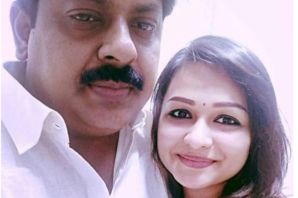 5 ஆண்டுகளாக ரகசிய குடும்ப வாழ்க்கை! அரசியல்வாதி மீது நடிகையின் பரபரப்பு புகார் | Actress Santhini Complaint About Admk Minister