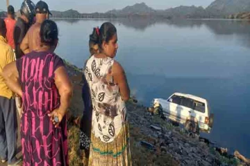 திருமண நிகழ்விற்கு சென்று திரும்பிய இளைஞர்களுக்கு காத்திருந்த அதிர்ச்சி ; வெளிநாட்டு தம்பதியினரால் விபரீதம்