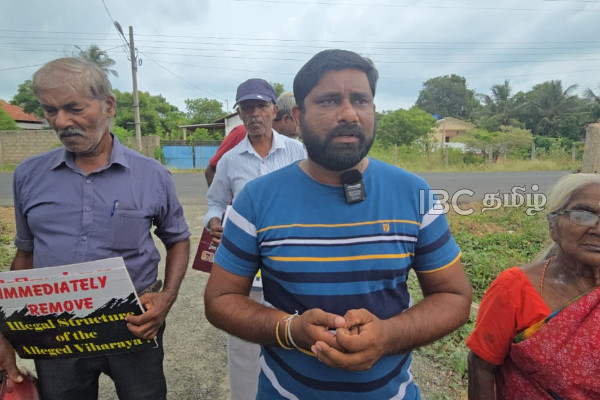 ஜனாதிபதி அநுர யாழ். விஜயம் - அச்சுறுத்தப்பட்ட ஊடகவியலாளர்கள் | Journalists And Pulic Threatened Police In Jaffna
