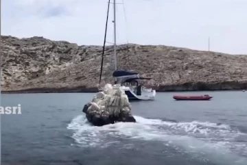 இது உண்மையான படகா இல்லை பனிப்பாறையா? வினோத உலகம்; வைரல் வீடியோ!