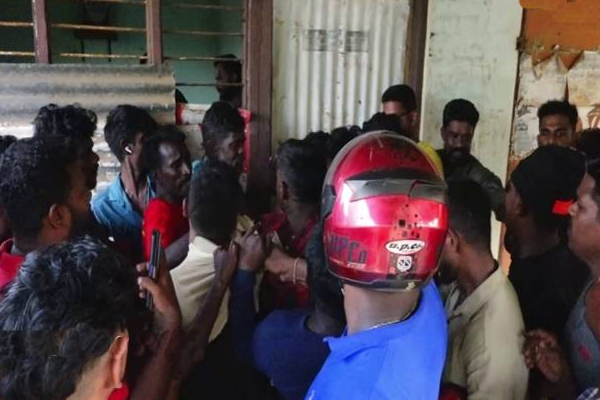இலங்கையில் பரபரப்பு சம்பவம்: பாடசாலை மாணவர்களை கடத்தும் ஒரு கூட்டம்! | Group Kidnaps School Students In Sri Lanka