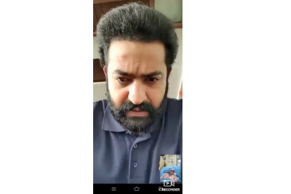 ஆபத்தான நிலையில் சிகிச்சை பெற்று வரும் ரசிகரின் ஆசையை நிறைவேற்றிய பிரபல நடிகர் - குவியும் பாராட்டு | Cinema