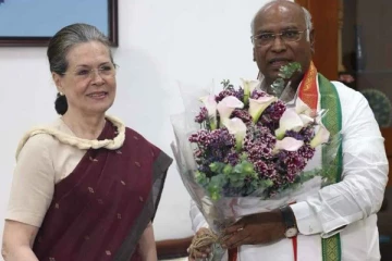 காங்கிரஸ் வரலாற்றில் 24 ஆண்டுகளுக்கு பின்னர் காங்கிரஸ் கட்சியின் புதிய தலைவர் தெரிவு
