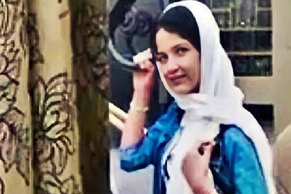 அதிபரை புகழ்ந்து கீதம் பாட மறுத்த பாடசாலை மாணவி அடித்து கொலை..! ஈரானில் கொடூரம் | 16 Year Old Girl Beaten To Death Iran