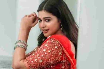 கருப்பு நிற உடையில் கீழ் ஆடையை குறைத்து தர்ஷா குப்தா வெளியிட்ட போட்டோ