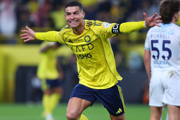 1000 கோல்களை அடிக்கும் வரை ஓய்வு இல்லை: ரொனால்டோ அதிரடி சபதம் | Cristiano Ronaldo Aims To Reach 1000 Career Goals 1000 கோல்களை அடிக்கும் வரை ஓய்வு இல்லை: ரொனால்டோ அதிரடி சபதம் | Cristiano Ronaldo Aims To Reach 1000 Career Goals