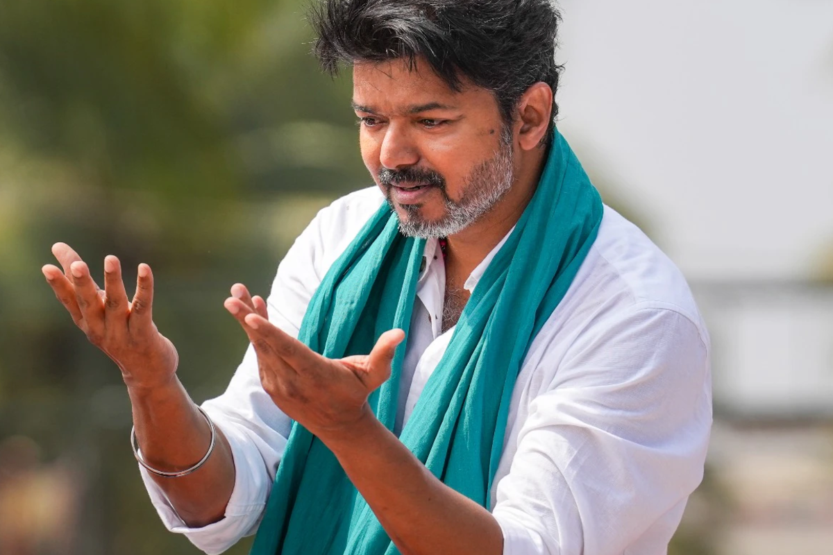 அடங்காத ரசிகர்களால் தவெக தலைவர் விஜய்க்கு சிக்கல்! | Tvk Leader Vijay Due To Unruly Fans Trichy