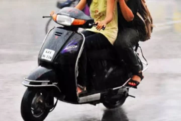 பேருந்தை தவறவிட்டதால்  யுவதிகள் செய்த செயல்; நேர்ந்த சோகம்