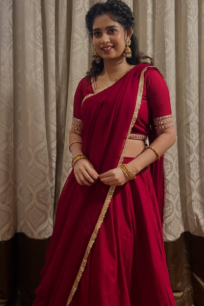 இலங்கை ஜனனி வெளியிட்ட புகைப்படம்... பாவடை தாவணியில் இப்படி யொரு அழகா? | Srilanka Janani Latest Photo With Red Dress இலங்கை ஜனனி வெளியிட்ட புகைப்படம்... பாவடை தாவணியில் இப்படி யொரு அழகா? | Srilanka Janani Latest Photo With Red Dress