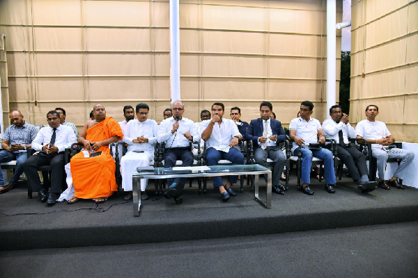 நுகேகொட பேரணி : நாமலின் கூட்டத்தை புறக்கணித்த ஐ.தேக மூத்த தலைவர்கள் | Unp Pohottuwa Meeting Absence Senior Unp Leaders நுகேகொட பேரணி : நாமலின் கூட்டத்தை புறக்கணித்த ஐ.தேக மூத்த தலைவர்கள் | Unp Pohottuwa Meeting Absence Senior Unp Leaders