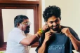 ஜீ.வி.பிரகாஷ் பிறந்தநாளில் தங்கச் சங்கிலி அன்பளிப்பாக கொடுத்த பாடகர் வேல்முருகன்
