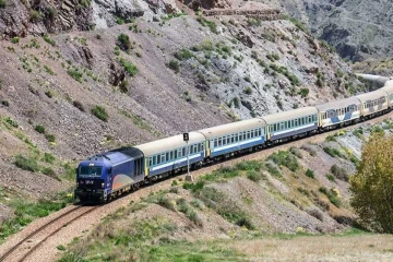 ஈரானில் ரயில் மீது தாக்குதல் நடத்த திட்டமிடும் இஸ்ரேல் - பயணிகளுக்கு விடுக்கப்பட்ட எச்சரிக்கை