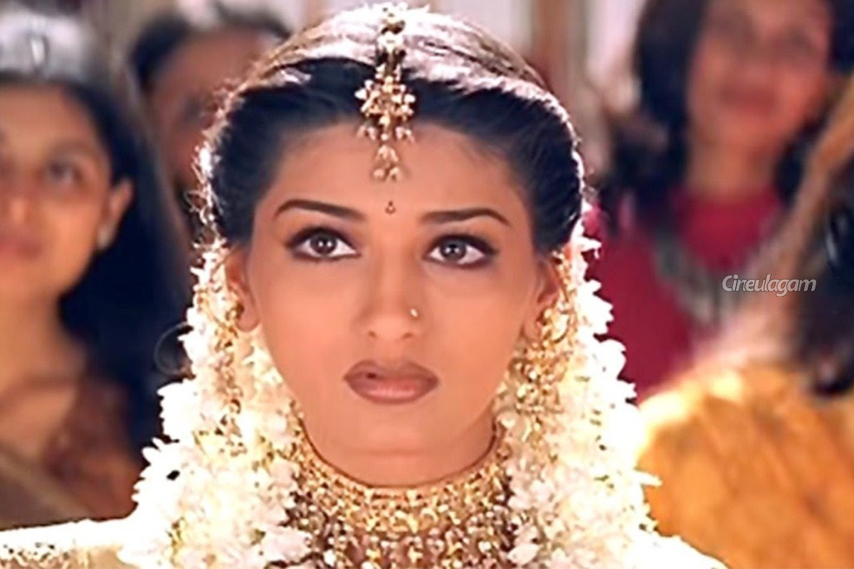 காதலர் தினம் பட நடிகை மீது நில அபகரிப்பு புகார்! பணம் பறிக்க முயற்சியா? | Kadhalar Dhinam Sonali Bendre Faces Land Grab Case