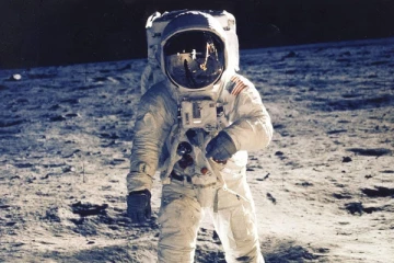 நிலாவில் 2ஆவதாக கால் வைத்த விண்வெளி வீரர் இப்போது என்ன செய்கின்றார் தெரியுமா?