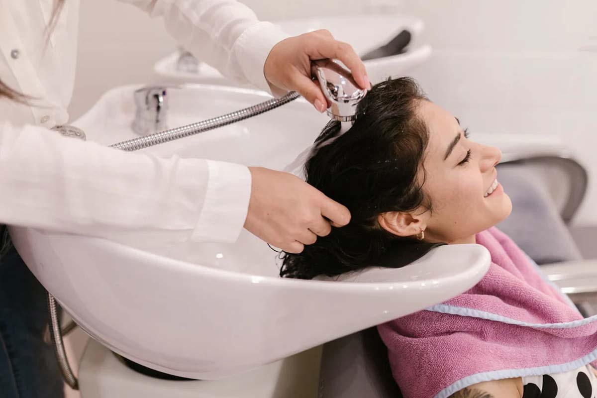 தினமும் தலைக்கு குளித்தால் முடி கொட்டுமா? பலரின் குழப்பத்திற்கு பதில் இதோ | Daily Hair Washing Growth Hair Problem