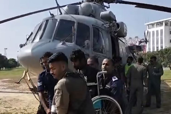 வெள்ளத்தில் சிக்கிய கர்ப்பிணிப் பெண்; இந்திய விமானப் படையினரின் உதவியுடன் மீட்பு | Pregnant Woman Trapped In Floods வெள்ளத்தில் சிக்கிய கர்ப்பிணிப் பெண்; இந்திய விமானப் படையினரின் உதவியுடன் மீட்பு | Pregnant Woman Trapped In Floods