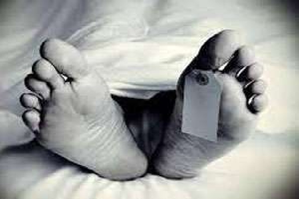 கைபேசியால் வந்த வினை - ரயில் மோதி பலியானார் யுவதி | Girl Held The Phone Ear Was Killed By The Train