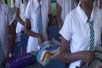 யாழில் பிரபல பாடசாலையில் மாணவியை கண்டித்த ஆசிரியருக்கு நேர்ந்த நிலை!